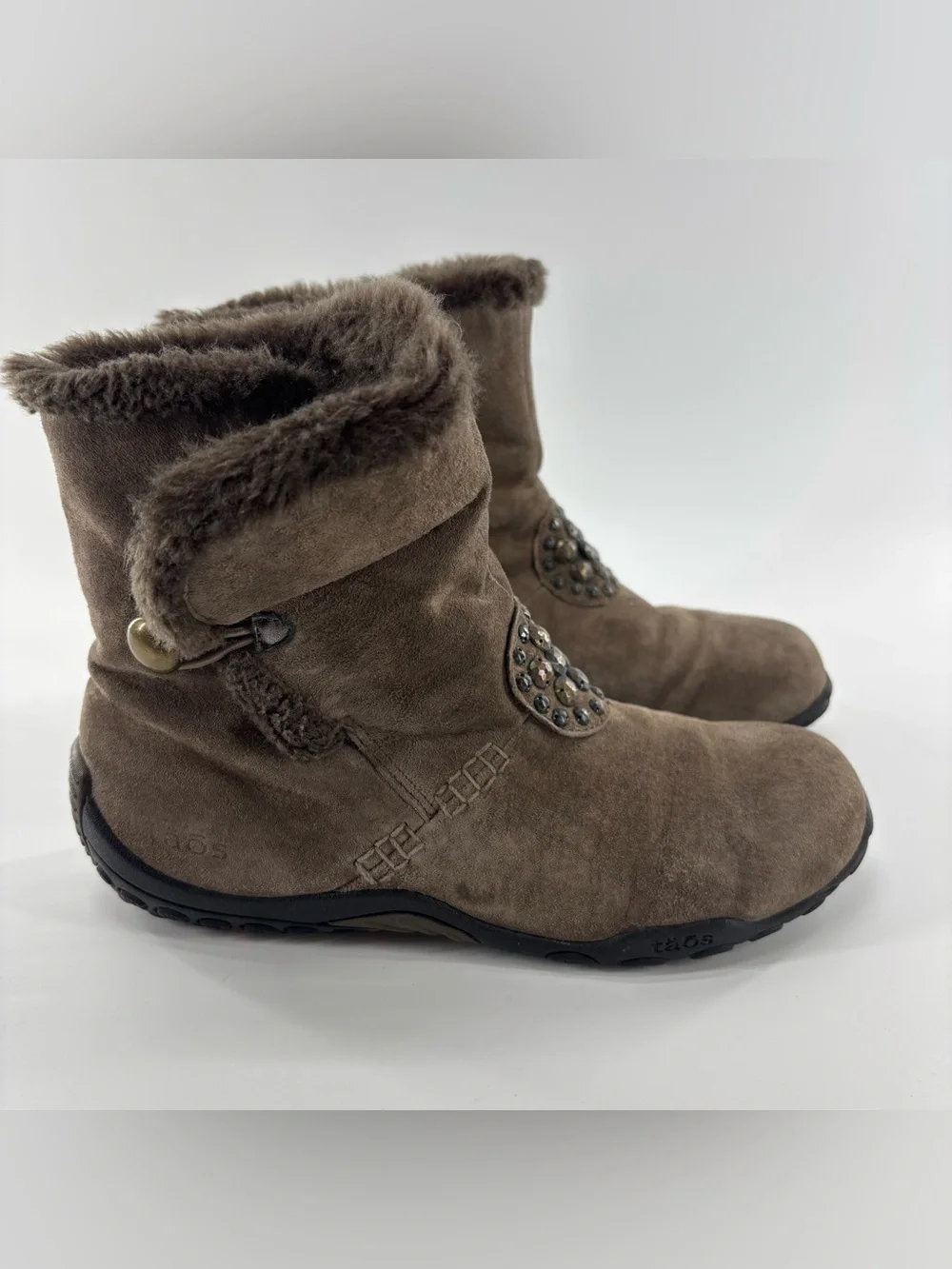Taos Trinket brown suede boots 7 faux fur lining embellished outdoor winter warm